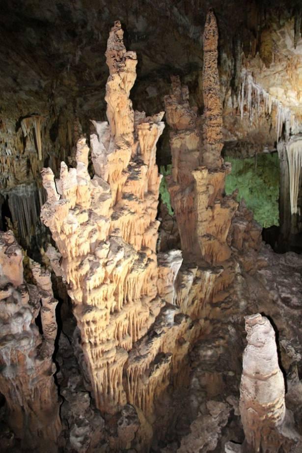 <p>Mersin'in Aydıncık İlçesi'nde Buzul Dönemi'ne ait oluşumlar tespit edilen ve Doğu Akdeniz'deki son iklim değişikliğine ilişkin tek kayıt noktası kabul edilen Gilindire Mağarası dünyaya açılıyor.</p>
