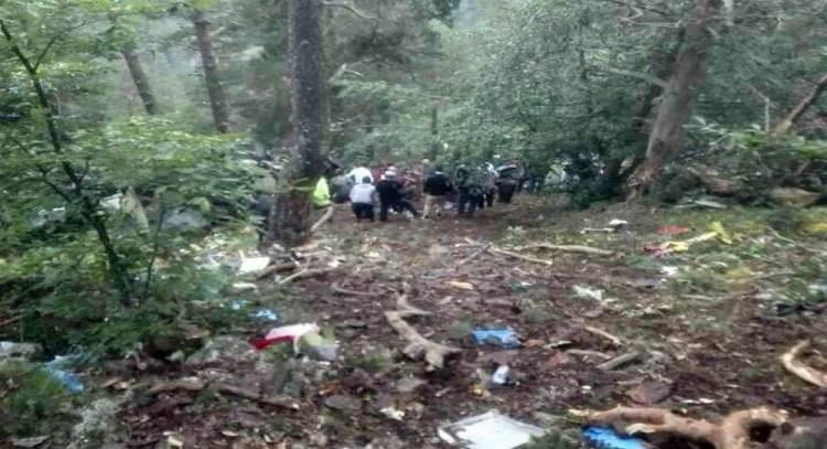 <p>Giresun'un Alucra İlçesi'ndeki karakollarda bayramlaşma ve şehit ailelerini ziyaretten dönen askerler ve yakınlarını taşıyan ve sis yüzünden Tohumluk Yaylası'nda sarp araziye düşen Sikorsky S- 70 tipi helikopterde yaşamını yitiren 7 kişiden 6'sının kimliği şöyle:</p>
<p>Giresun İl Jandarma Komutan Vekili Yarbay Sadettin Şahin, Pilot Yüzbaşı Hilmi Özer, Bölge Komutanı Tuğgeneral Mustafa Doğru'nun eşi Nuran Doğru, kızı Berrin Doğru, Kurmay Başkanı Kurmay Albay Ünal Bayhan'ın eşi Didem Bayhan ve Uzman Çavuş Adem Kara'nın eşi Sema Kara. Durumu ağır olan Giresun Jandarma Bölge Komutanlığı Kurmay Başkanı Kurmay Albay Ünal Bayhan Erzincan Devlet Hastanesi'ne, Astsubay Üstçavuş Cemalettin Çoban Giresun Devlet Hastanesi'ne Jandarma Pilot Üsteğmen Yüksel Kandemir Sivas Cumhuriyet Üniversitesi Tıp Fakültesi'ne sevk edildi. Hayati tehlikesi bulunmayan Giresun Jandarma Bölge Komutanı Tuğgeneral Mustafa Doğru, Uzman Çavuş Adem Kara, Astsubay Teknisyen Üstçavuş Muharrem Demir, Kurmay Başkanı Ünal Bayhan'ın oğlu Erdal Bayhan Yağlıdere Devlet Hastanesi'ne, Kurmay Başkanı Ünal Bayhan'ın kızı Işıl Bayhan, Komutan Vekili Sadettin Şahin'in eşi Nihal Şahin ise Alucra Devlet Hastanesi'nde tedavi görüyor. </p>
<p><strong>GENELKURMAY AÇIKLAMASI</strong><br />
Giresun'da düşen Sikorsky S-70 helikopteriyle ilgili Genelkurmay Başkanlığı'ndan yapılan açıklama 7 kişinin hayatını kaybettiği, 8 kişinin ise yaralandığı belirtildi. Genelkurmay Başkanlığı'nın açıklaması şöyle:<br />
"5 Temmuz 2016 Salı günü, zor şartlarda görev yapmakta olan karakol personeli ve aileleri ile bayramlaşmak ve onlarla birlikte olmak maksadıyla, Giresun-Alucra ve Gümüşhane - Kozağaç Jandarma Karakollarını ziyareti müteakip, Giresun’a dönerken saat 17.15 sularında bir adet Sikorsky helikopteri, Giresun-Alucra ilçesi Tohumluk Köyü mülki sınırları içerisinde henüz tespit edilemeyen bir nedenle düşmüştür. Söz konusu elim olay neticesinde; saat 22.00 itibariyle helikopterde bulunan silah arkadaşlarımız ile eşleri ve çocuklarından yedi kişi maalesef hayatını kaybetmiş, yaralanan sekiz kişi ise derhal bölgedeki hastanelere sevk edilmişlerdir. Konuyla ilgili gelişmeler kamuoyu ile paylaşılacaktır. Bizleri derin bir acı ve üzüntüye boğan bu elim olayda hayatını kaybeden personelimiz ve aile fertlerine Allah’tan rahmet, değerli ailelerine, yakınlarına, Türk Silahlı Kuvvetleri ile Yüce Türk Milletine başsağlığı ve sabır, yaralılarımıza acil şifalar diliyoruz." </p>