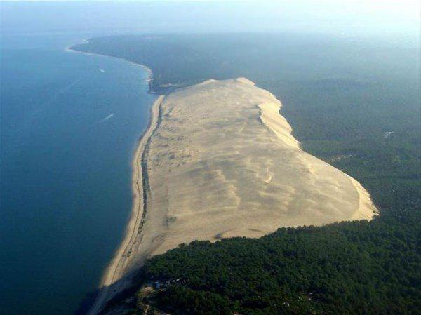 <p>Gironde departmanına bağlı Arcachon Koyu'nun güneyindeki ‘Dune du Pyla' diğer bir deyişle kum tepesi, Atlantik Okyanusu sahilinde.</p>

<p> </p>
