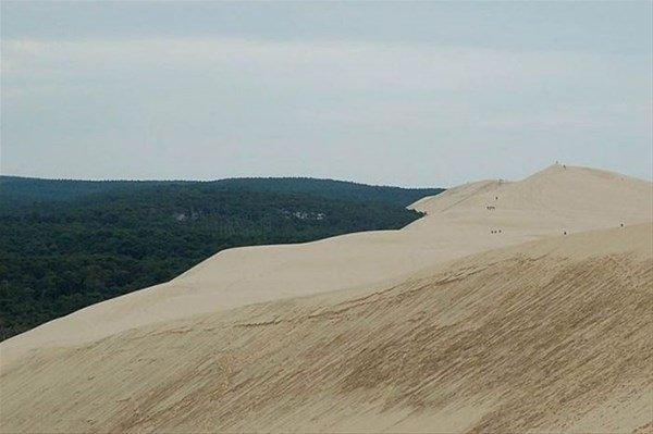 <p>Batı Fransa'daki Arachon Koyu, Avrupa'nın Büyük Sahra Çölü oldu. Atlantik kıyısındaki La Dune de Pila, 17. Yüzyılda başlayan gizemli doğa olayı yüzünden bugün tamamen kum altında kaldı.</p>

<p> </p>
