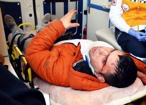 <p>Kaza yerine gelen baba Önder K., "Ehliyeti almakla trafikte iş bitmiyor. Arabayı versen bir türlü, vermesen bir türlü. Adam öldürüp katil mi olacaksınız. Tam öğrenmeden arabayı alma bir daha" sözleriyle uyardı. Baba K.'yı eşi ve yakınları sakinleştirdi.</p>

<p> </p>
