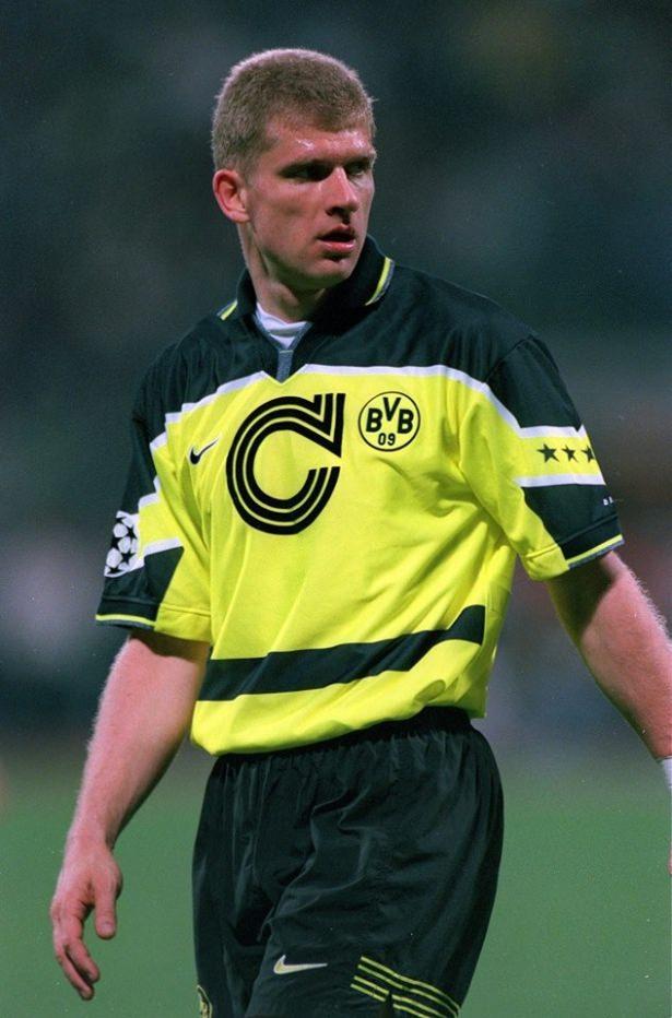 <p><strong>DORTMUND: 1.192</strong><br />
Martin Kree'nin üzerindeki bu Dortmund forması 1.192 beğeni aldı.</p>