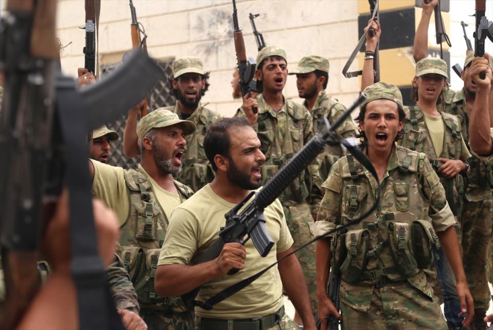 <p>PKK/PYD bundan sonra Menbiç ve etrafını elinde tutmaya devam ederek hızlı bir şekilde Bab kentine yönelip Türkiye ve desteklediği muhaliflerden önce bu bölgeyi DAEŞ'in elinden alarak kantonları birleştirmeyi hedeflemekte.<br />
<br />
<span style="color:#FFD700"><strong>Kaynak: SABAH / CAN ACUN</strong></span></p>
