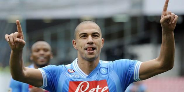 <p>2011’de de Fenerbahçe’nin gündemine gelen, ancak 17.5 milyon Euro karşılığında Udinese’den Napoli’ye transfer olan yıldızla ilgili en büyük sıkıntı bonservis. Aykut Kocaman’ın kafasındaki çift yönlü orta saha tanımının tam karşılığı olan 28 yaşındaki İsviçre vatandaşının bonservisi için 15 milyon Euro’luk bir bedel isteniyor. Daha önce bu konuda Krasic+para teklifini benimseyen F.Bahçe’nin bu pakete Stoch’u da eklemeyi düşündüğü öğrenildi.</p>