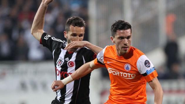 Gökhan Süzen - Beşiktaş --- Samet Aybaba, "Gökhan Süzen'de ısrarcıyız. Teklifimizi sunduk, Belediye'nin yanıtını bekliyoruz. Alternatifler var, ancak öncelik Gökhan'da" diye konuştu (FANATİK)