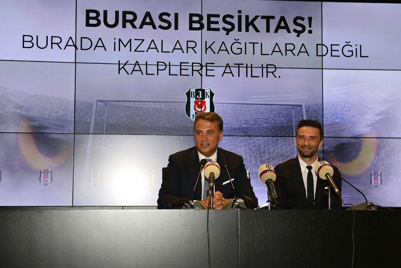 <p><strong>ARKA PLANDA GÖNDERME</strong></p>

<p>Basın toplantısında arka planda, "Burası Beşiktaş! Burada imzalar kağıtlara değil, kalplere atılır" göndermesi dikkat çekti.</p>
