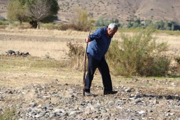 <p>Bu taşların gramı 60 dolara kadar satıldı. Ruslar 15 dolardan 60 dolara kadar satın aldılar. Almanlar da taş için buraya geldiler.</p>

<p> </p>
