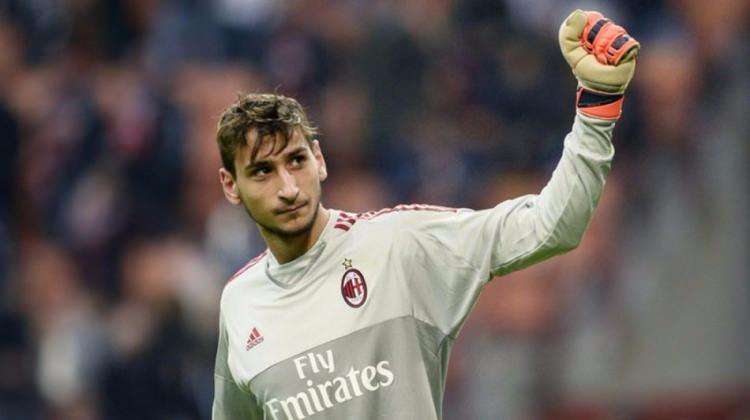 <p><strong>GIANLUIGI DONNARUMMA</strong></p>

<p><strong>Yaş:</strong> 18</p>

<p><strong>Kulübü:</strong> AC Milan</p>

<p><strong>Pozisyon:</strong> Kaleci</p>

<p><strong>Değeri:</strong> 25 milyon euro</p>
