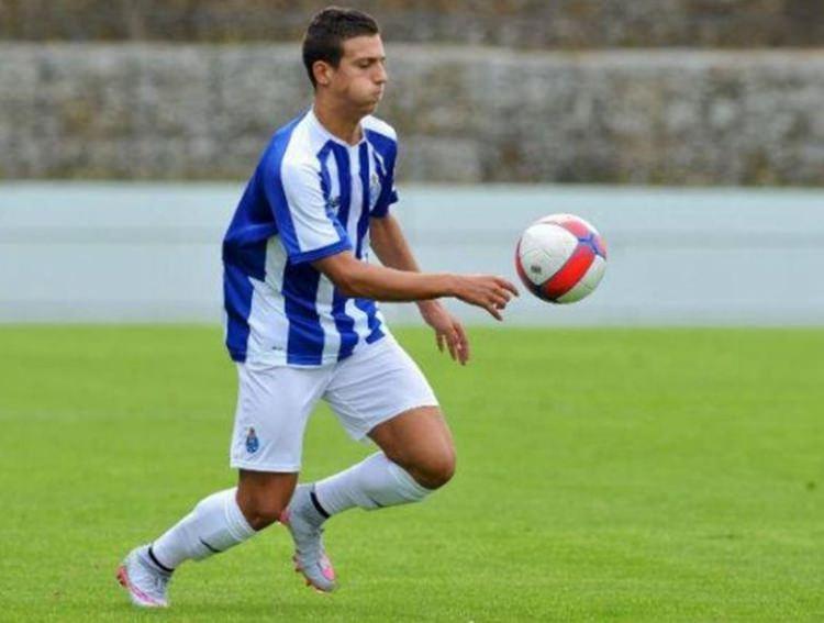 <p>Diogo Dalot (Porto)</p>
