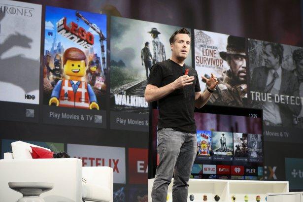 <p><strong>ŞİMDİ SIRA TELEVİZYONDA: İŞTE ANDROID TV!</strong><br />
<br />
Etkinliğin bir diğer süprizi ise Android TV oldu. Google’ın televizyonlara yönelik geliştirdiği bu özel işletim sistemi Google servislerine entegre bir şekilde çalışacak ve Android’li TV’lerden doğrudan kontrol edilebilecek.</p>
