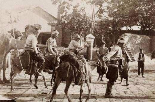 <p>Eşeklerle taşımacılık yapanlar.</p>
