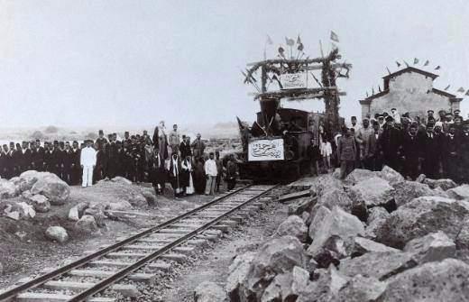 <p>Hicaz Demiryolu'ndan ilk tren kalkarken... Yıl 1908.</p>
