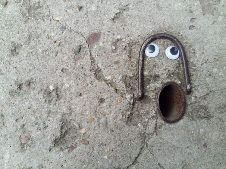 <p>Vanyu Krastev'in yaptığı bu çalışma sosyal medyada<strong> 'eyebombing'</strong> yani '<strong>göz yapıştırma sanatı' </strong>olarak tüm dünyada da trend olmaya devam ediyor. </p>