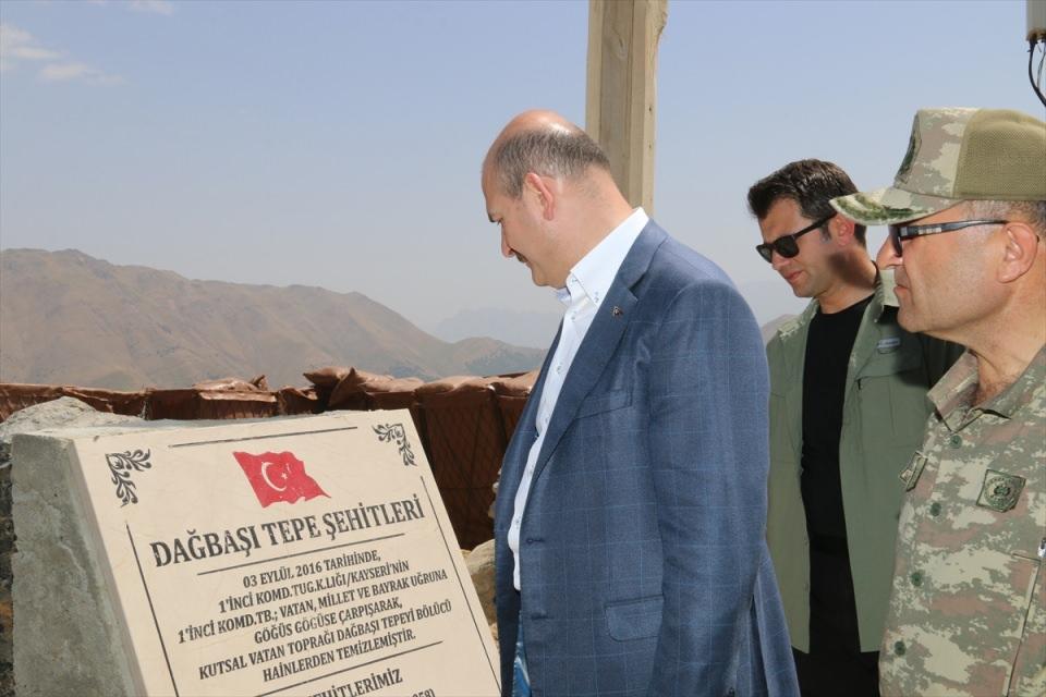 <p>Bakan Soylu'ya Hakkari ziyaretinde Jandarma Genel Komutanı Orgeneral Yaşar Güler de eşlik etti.</p>