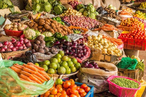 <p>"Beslenmede diğer besinlerle bir denge oluşturmalı. Vitamin-mineral veya diğer besin destekleri takviyesi sağlıklı ve dengeli beslenen, ideal kilosunu bu şekilde koruyabilen, kronik bir hastalığı olmayan, eksikliği görülmemiş kişilerde gerekli değildir" dedi.</p>