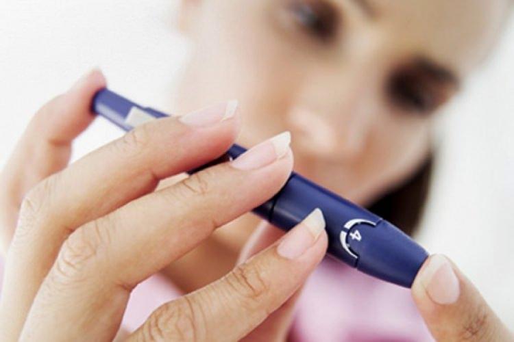 <p>Ayrıca diyabet hastaları için enfeksiyon metabolik olarak sıkıntılı süreçlere sokabileceği için onlarında dikkatli olması gerekir. </p>