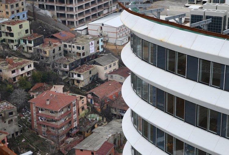 <p>Durbakayım, Fikirtepe'nin tarihinin milattan önce 4 bin yılına kadar gittiğini, Kadıköy'ün Kalkedon ismiyle burada kurulduğunu belirterek, yaşamın burada başladığını söyledi.</p>
