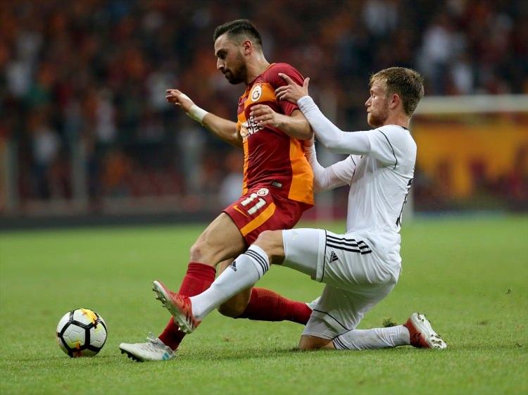 <p>Gece geç saatlerde burada mesajlaşmaya başlayan sarı kırmızılı futbolcular adeta birbirlerini ayağa kaldırmaya çalıştı. Soyunma odasında sessiz kalan Belhanda, düşüncelerini whatsapp’a yazdı: “Merak etmeyin, daha iyi olacağız.”</p>
