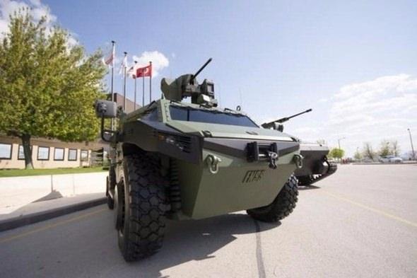 <p>PARS 4X4 <br />
<br />
Pars, mayınlara ve el yapımı patlayıcılara karşı korumalı olan aracın gövdesi, balistik malzemeden üretildi. CH-47 Chinook ağır yük helikopteri dahil her türlü askeri kargo uçağı ile taşınabiliyor.</p>