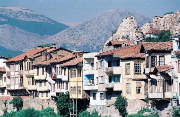 <p>1990<br />
Amasya'nın eski bir ilçesi</p>
