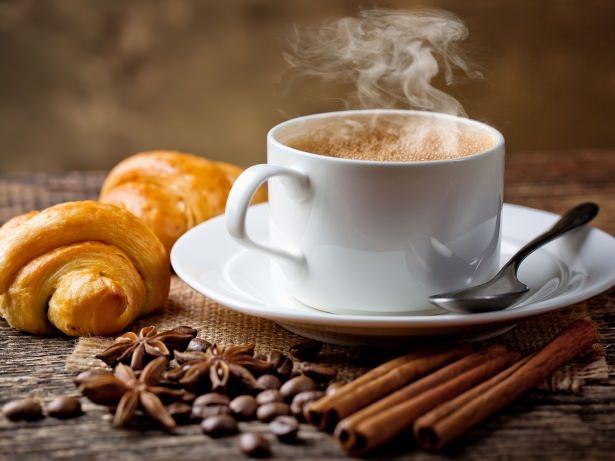 <p>Kahve içtikten ortalama 5 dakika sonra vücudunuzda çok enteresan şeyler oluyor. Neler mi? İşte yanıtı…</p>
