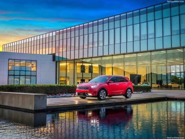 <p>Kia'nın yeni modeli Niro'da 43 hp güce sahip olan elektrikli motor ve 103 hp güç üreten 1.6 litrelik GDi benzinli motorlar yer alıyor.</p>
