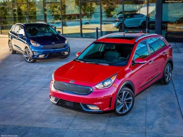 <p>Yeni Kia Niro 2016 Eylül ayında satışa sunulacak. Piyasa fiyatı henüz açıklanmasa da İngiltere'de 23.000 Pound fiyat etiketine sahip olarak satışa sunulması bekleniyor.</p>