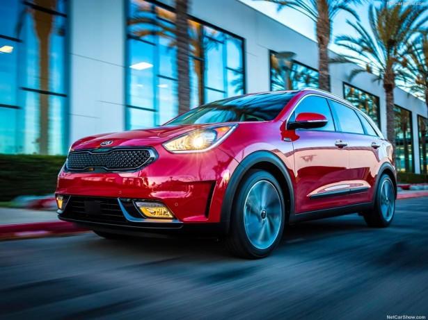 <p>Kia'nın 2013 Frankfurt Motor Fuarında tanıtmış olduğu konsept crossover modeli artık gün yüzüne çıktı. 2016 Chicago Otomobil fuarında tanıtılan yeni Kia Niro hibrit özelliğe sahip olacak.</p>
