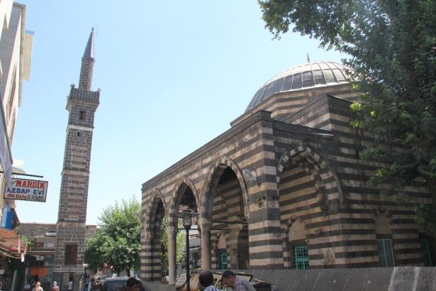 <p>Şeyh Mutahhar Camisi - Diyarbakır</p>
