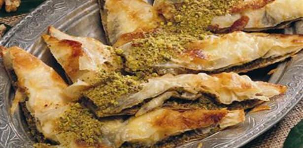 <p>İmçerket</p>

<p>Bir nevi katmerin tatlı olanı ve atıştırmalık olarak göze çarpan İmçerket, iyice yoğurulup, kesilip ardından yağda kızartıldıktan sonra şekere batırılır.</p>
