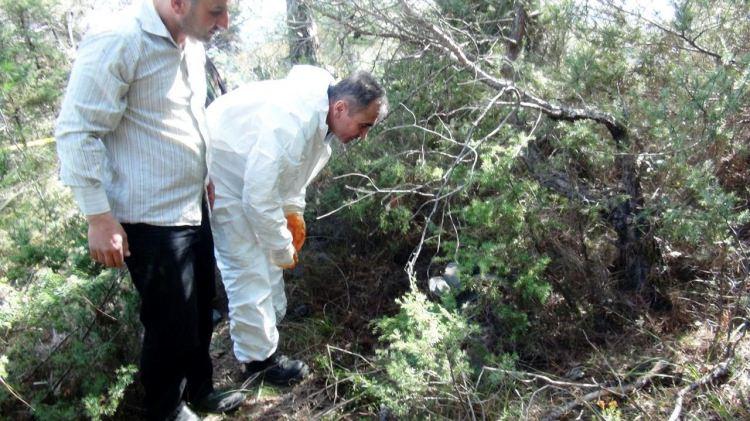 <p>Ankara ve Eskişehir'den gelen teknik ekipten oluşan Kaza Kırım Heyeti, Rusya'dan 2 uzmanla Suriye'ye ait savaş uçağının enkazında inceleme yaptı.</p>