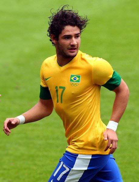<p>FENER’DEN PATO BOMBASI</p>
<p>Şampiyonlar Ligi umudu artan Fenerbahçe, Corinthians’ın süper forveti için harekete geçti. (FOTOMAÇ)</p>