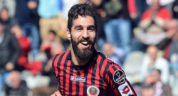 <p><strong>JIMMY DURMAZ FENER'E YAKIN</strong><br />
Sarı-lacivertli yönetim Gençlerbirliği'ne yıldız oyuncuya karşılık Samuel Holmen'i takas olarak teklif etti. (AÇIK MERT KORKUSUZ)</p>