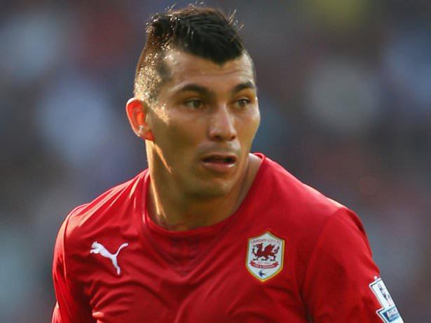 <p><strong>MEDEL'E INTER TALİP</strong><br />
Beşiktaş'ın transfer listesindeki isimlerden biri olan defansif orta saha oyuncusu Gary Medel'e, Inter de talip oldu. (FOTOMAÇ)</p>

<p> </p>
