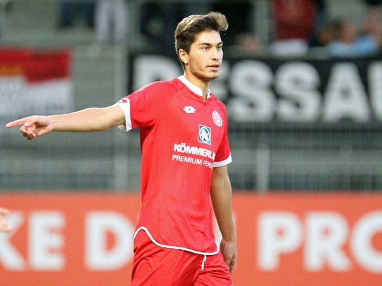 <p><span style="color:#FFFF00"><strong>SUAT SERDAR (MAINZ 05)</strong></span></p>
<p>Bundesliga: 7 maç 0 gol, 0 asist<br />
Toplam: 14 maç, 0 gol, 0 asist</p>