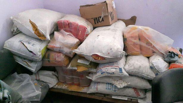 <p>Şırnak'ta terör örgütü PKK'ya yönelik operasyonda, teröristlerin revir ve yiyecek deposu olarak kullandığı binada ilaç ve yaşam malzemesi ele geçirildi.</p>

