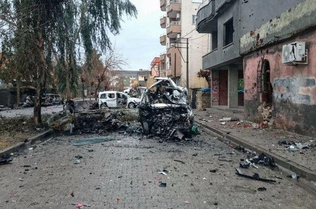 <p>Güvenlik güçleri teröristlerden arındırdıkları mahallelerde devriyelerini sürdürüyor.</p>
