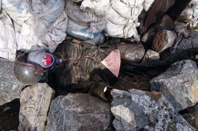 <p>Yapılan aramalarda toplam; 3 adet el bombası, 5 adet Kaleşnikof piyade tüfeği, 1 adet av tüfeği, 2 adet tabanca, 9 adet Kaleşnikof piyade tüfeği şarjörü, 178 adet Kaleşnikof piyade tüfeği fişeği, 2 adet tabanca şarjörü, 3 adet hücum yeleği ele geçirildi.</p>