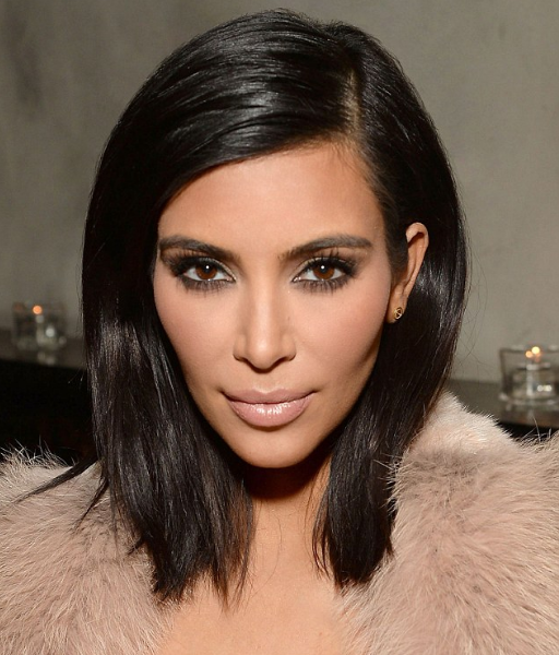 <p>Güzelliği ve fit görünümüyle dünyaya ün salmış ünlü TV fenomeni Kim Kardashian'ın attığı her adım olay oluyor. </p>
