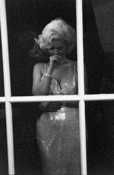 <p>Marilyn Monroe ve John F. Kennedy birlikteliğinin peşine CIA ve FBI bile düşmüştür...</p>

<p> </p>
