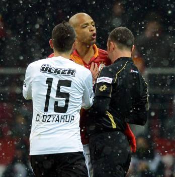 <p>30- <strong>Beşiktaş - Galatasaray</strong><br />
<strong>Aldığı oy:</strong>7.5</p>
