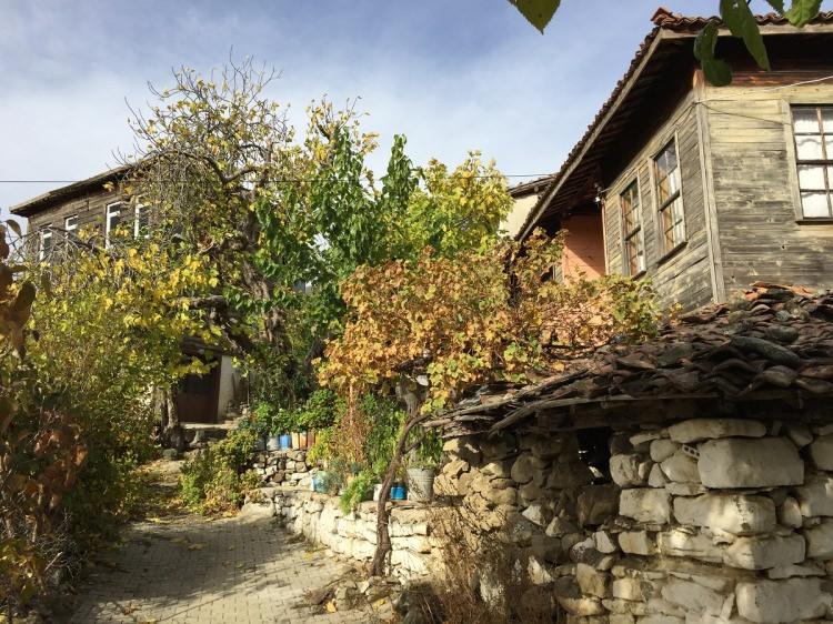 <p><strong>22. Şarköy</strong></p>
<p>İstanbul'a yakın Tekirdağ'ın bir ilçesidir. Yeşil doğası ve denizi ile turist ve tatilcilerin uğrak noktasıdır.</p>