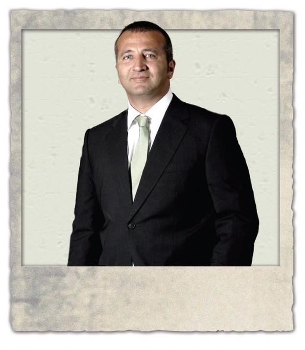Erkut Soyak SERVETİ: 650 MİLYON DOLAR SERVET KAYNAĞI: SOYAK HOLDİNG YAŞI: 50 BEKAR, İKİ ÇOCUKLU DOĞUM YERİ: İSTANBUL