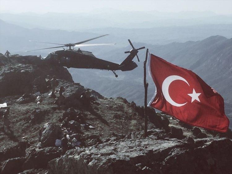 <p>"İl Emniyet Müdürlüğü personelince müşterek oluşturulan 40 yol kontrol noktasında yapılan kontrol neticesinde 61 araç ve 429 şahsın sorgulaması yapılmış, yapılan sorgulamalar sonucu yoklama kaçağı olduğu tespit edilen 10 şahıs yakalanarak, askerlik Kanunu gereğince tebligat yapılmasını müteakip serbest bırakılmış, 2’si silahlı terör örgütüne üye olmak, 2’si sözde köy komitesinde faaliyet yürütmek 1’i hırsızlık suçlamasından olmak üzere toplam 5 şüpheli yakalanmayı müteakip sevk edildiği adli makamlarca tutuklanmıştır."</p>
