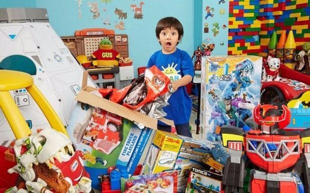 <p>Milanyumdan sonra doğmuş ve YouTube'da videosu en çok görüntülenme almış YouTuber. Ryan Toys Review isimli YouTube kanalına sahip olan 6 yaşındaki Ryan'ın 16 Mayıs 2015'te yüklediği video 12 milyondan fazla görüntülenme aldı.</p>

<p> </p>
