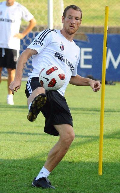 <p>Michael Fink - Yaşı: 34 - Takımı: SV Waldhof Mannheim (Almanya)</p>

<p> </p>
