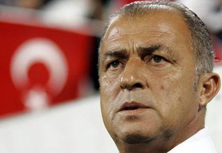Fatih Terim'in yeni Cimbomu - 2001-2002 sezonun Mircea Lucescu önderliğinde şampiyonluğa giden Galatasaray, sezon sonunda teknik direktör değişikliğine gitmiş ve 2000 yılında sarı kırmızlı takıma UEFA Kupası’nı kazandıran Fatih Terim yeniden göreve çağrılmıştı.