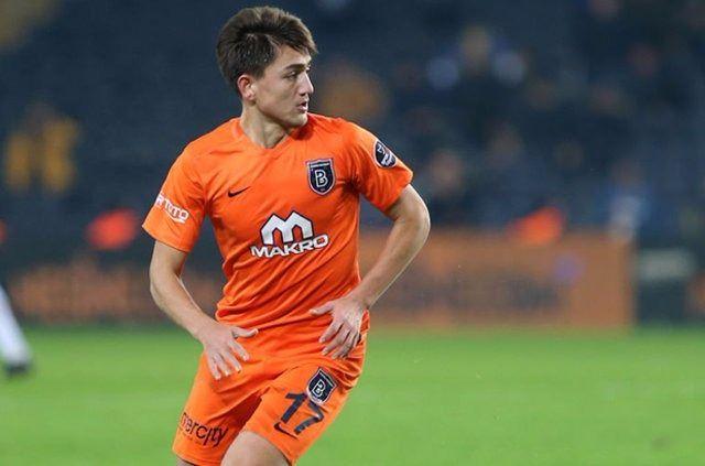 <p>Başkan Göksel Gümüşdağ’ın, 1 sene daha takımda kalmasını istediği genç futbolcu için 12 milyon Euro talep ettiği kaydedildi.</p>
