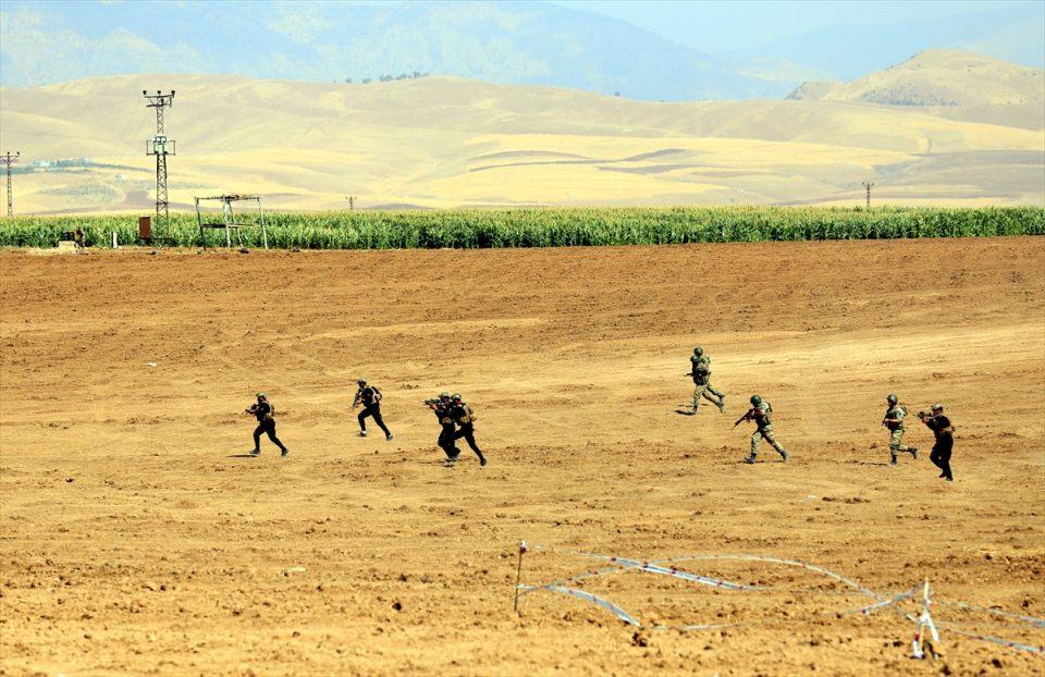 <p>Türk ve Iraklı askerler, tatbikatın ardından zırhlı araçlarla birliklerine geri döndü.</p>

<p> </p>
