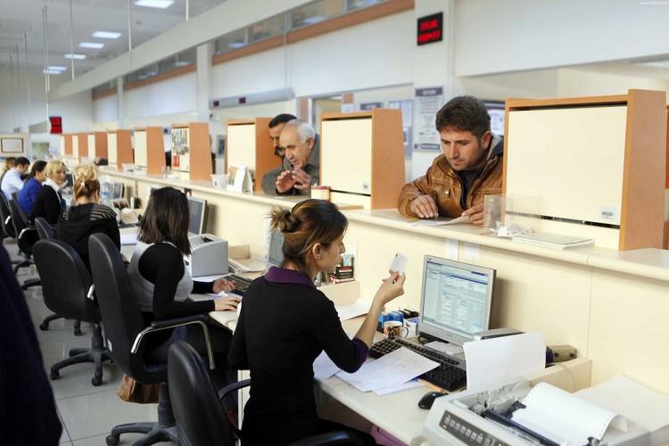 <p><strong>'2017'de kamuya 60 bin personel alınacak'</strong></p>
<p>Maliye Bakanı Naci Ağbal, "2017'de kamuya farklı kanal ve sektörlerden 60 binin üzerinde personel alımı gerçekleştirilecek." dedi.</p>